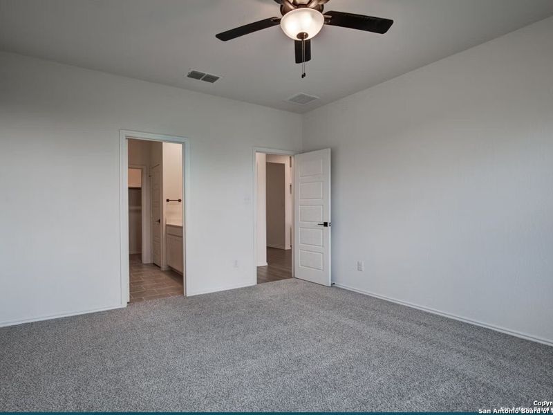 Spacious, unfurnished interior of a new home in Hannah Heights, Seguin (Image 17).