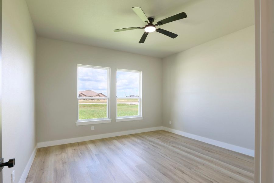 Spacious, unfurnished interior of a new home in , Angleton (Image 28).