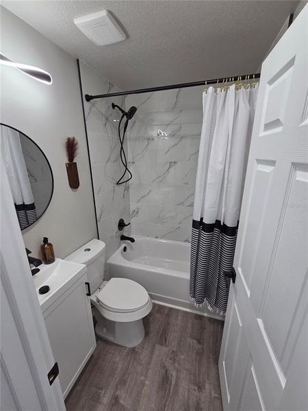 Furnished interior view inside a new home in , Plant City (Image 14).