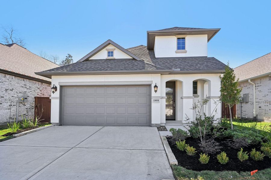 Front exterior of a new home in Evergreen 40', Conroe, TX, highlighting curb appeal (Image 25).