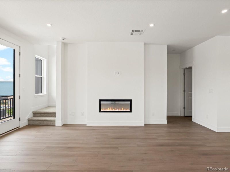 Spacious, unfurnished interior of a new home in Ascent at Inverness, Englewood (Image 27).