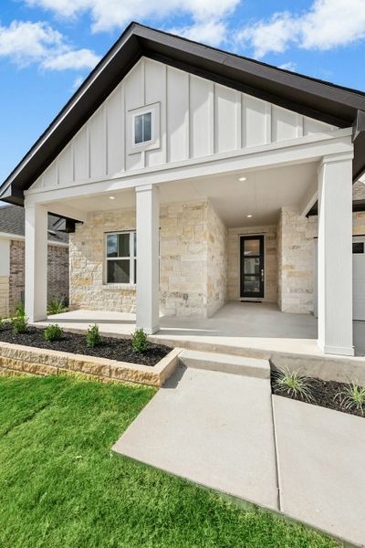 Exterior details and patio area of a home in University Heights, Round Rock (Image 3).