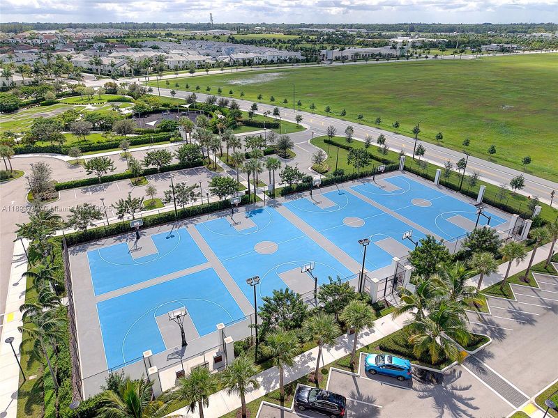 Community amenities in , Westlake (Image 43).