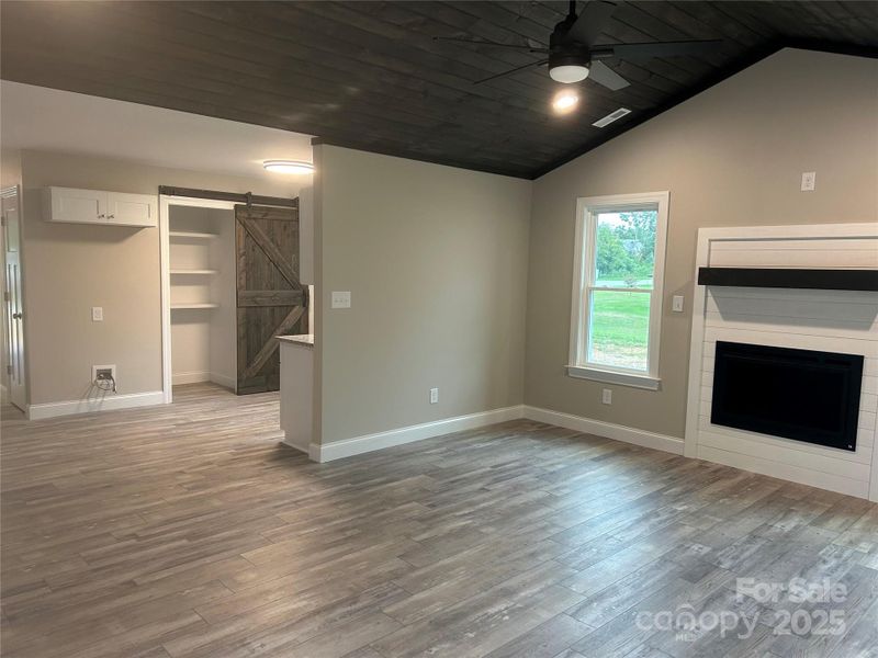 Spacious, unfurnished interior of a new home in , Ronda (Image 13).