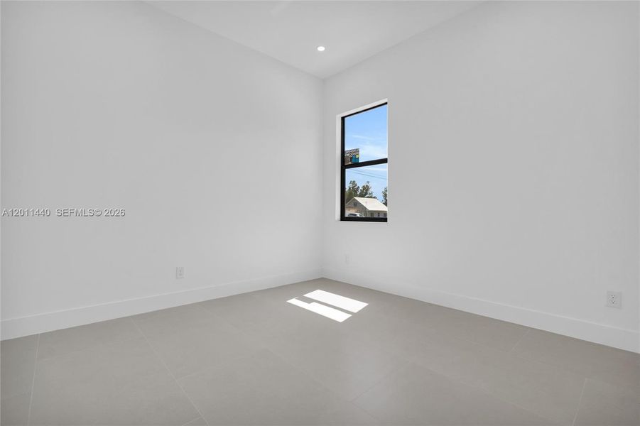 Spacious, unfurnished interior of a new home in , Lehigh Acres (Image 30).