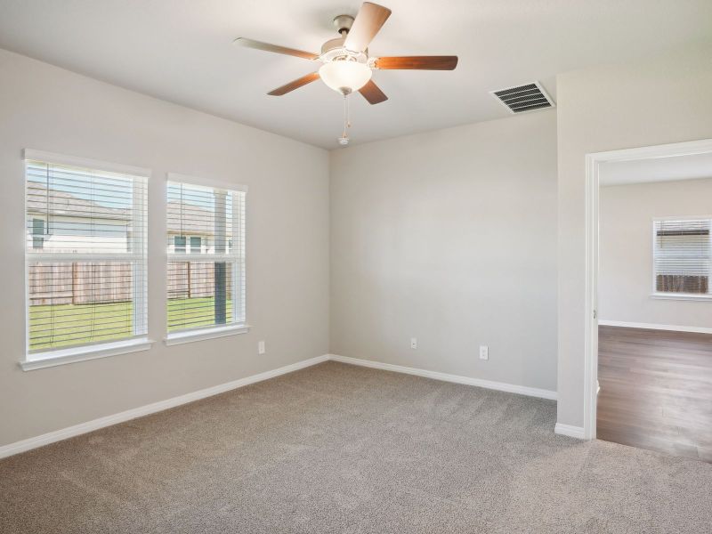 Spacious, unfurnished interior of a new home in Turner's Crossing - Reserve Collection, Buda (Image 10).