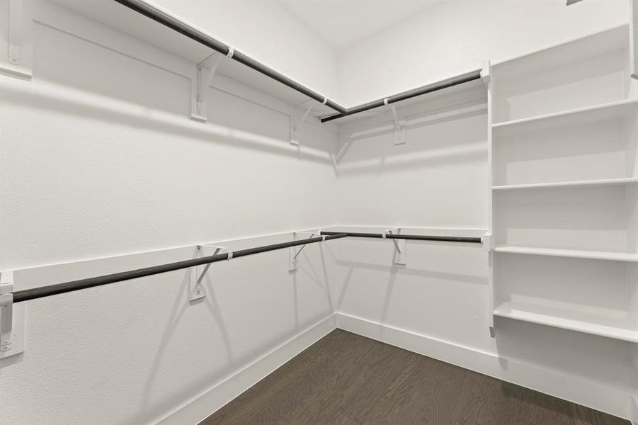 21. 2028 Jasper - Closet 21. 2028 Jasper - Closet