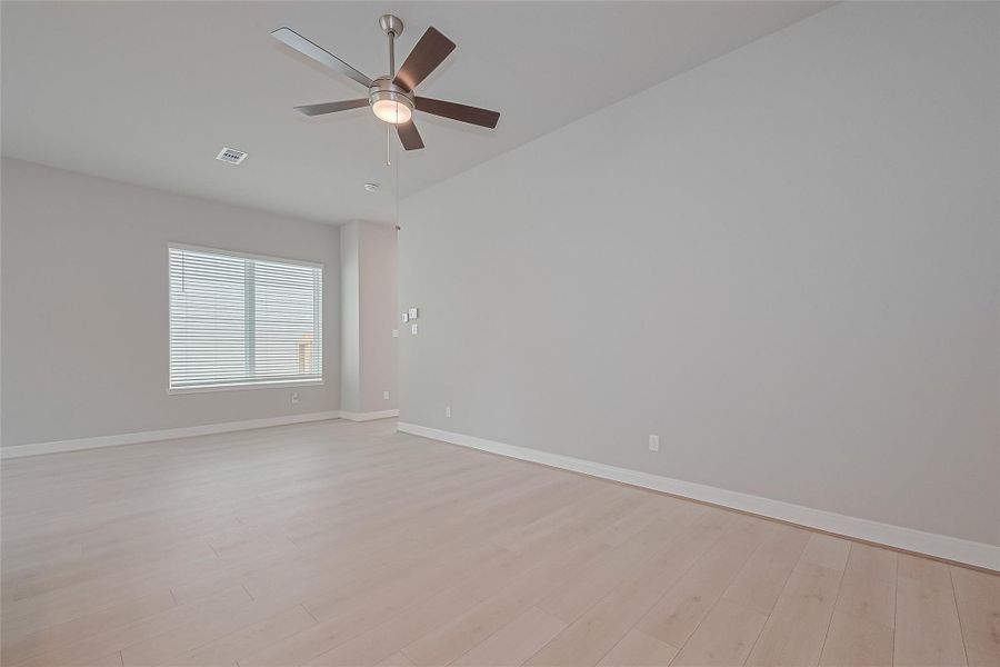 Spacious, unfurnished interior of a new home in Regents Court, Houston (Image 41).