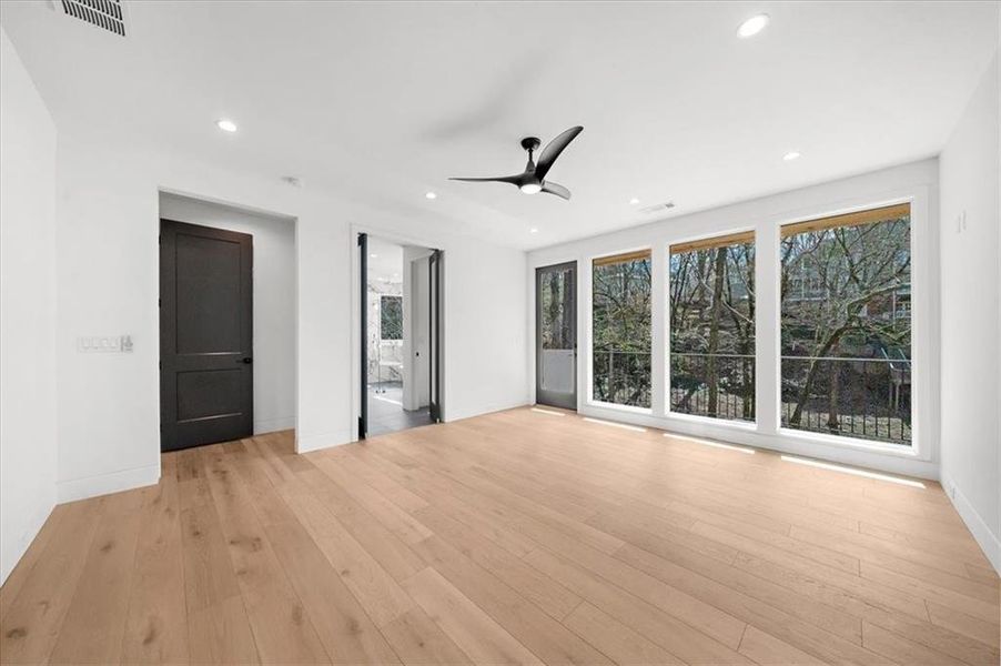 Spacious, unfurnished interior of a new home in , Atlanta (Image 23).