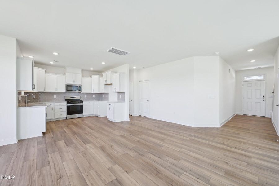 13-web-or-mls-Willow Cameron Wy-3004-011