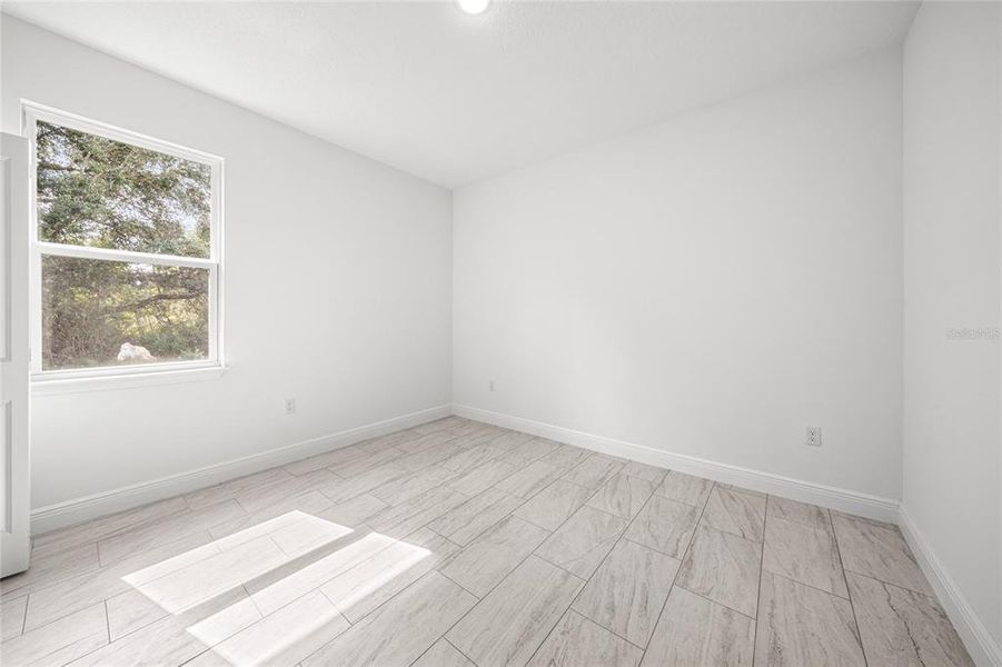 Spacious, unfurnished interior of a new home in , Ocala (Image 30).