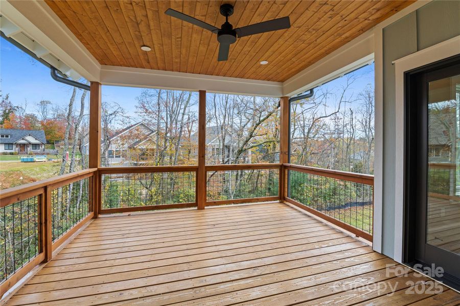 Covered Rear Deck/Porch