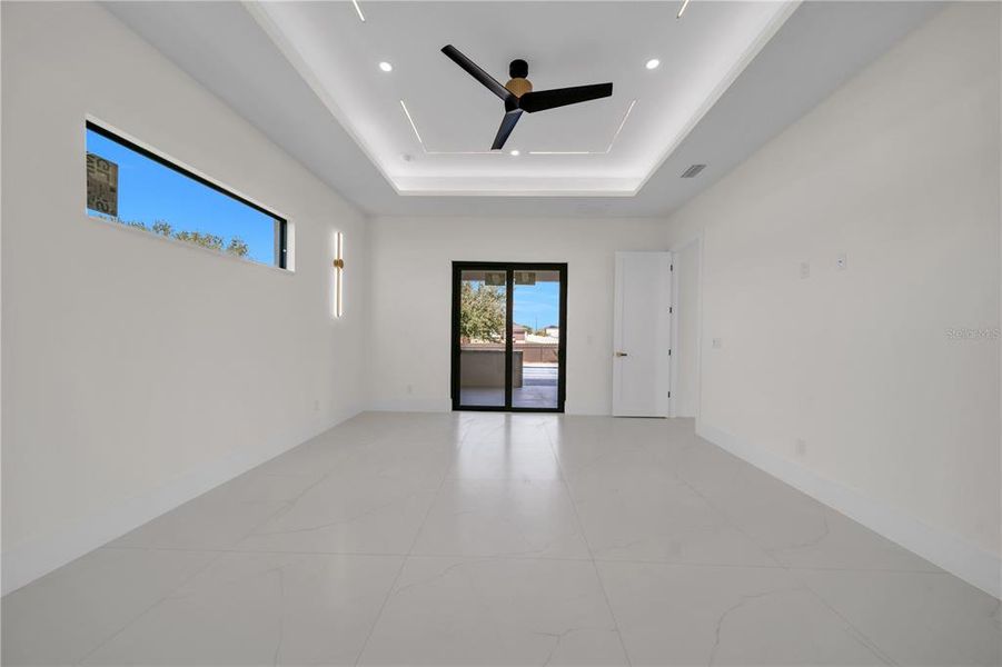 Spacious, unfurnished interior of a new home in , Cape Coral (Image 22).