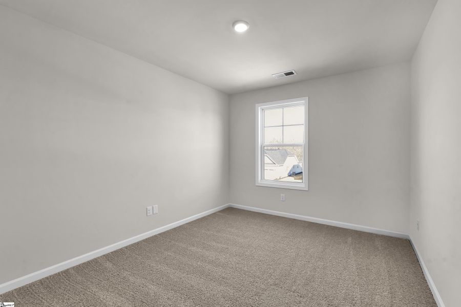 Spacious, unfurnished interior of a new home in Lynbrook, Boiling Springs (Image 30).
