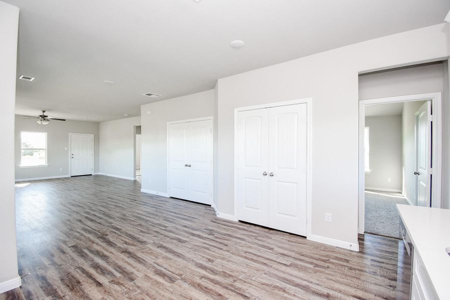 Spacious, unfurnished interior of a new home in , Palacios (Image 32).