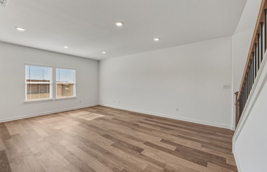 Spacious, unfurnished interior of a new home in Sunfield, Buda (Image 33).