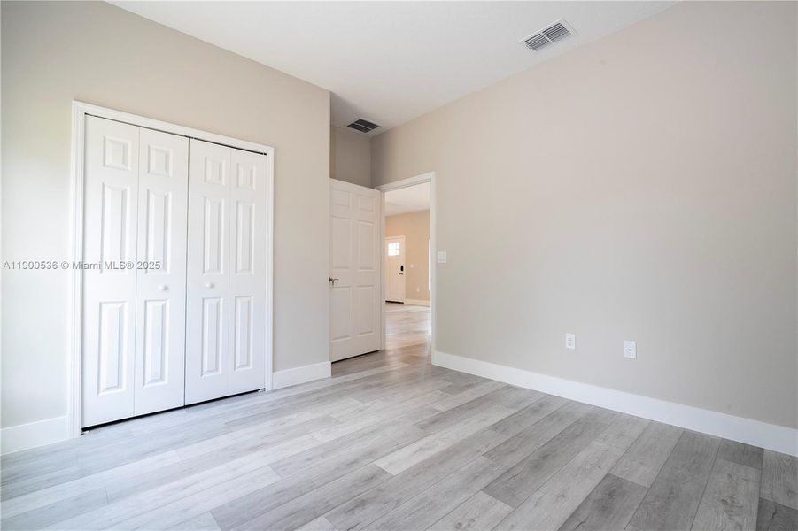 Spacious, unfurnished interior of a new home in , Sebring (Image 21).