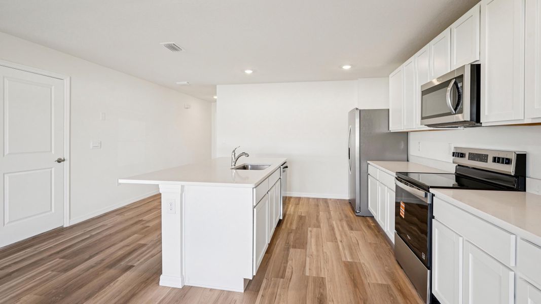 Representative furnished interior of a home built from the Ensley by D.R. Horton in Sandal Key, Weeki Wachee (Image 16).