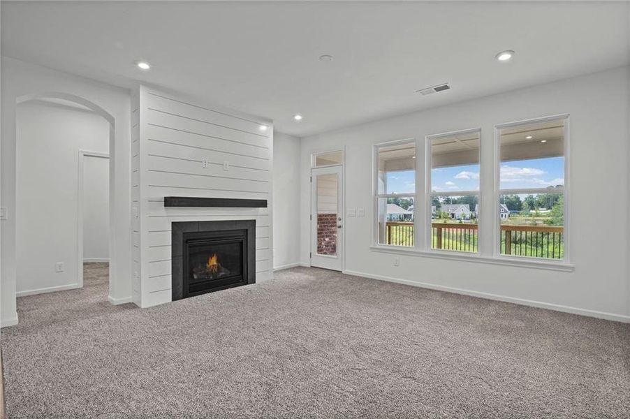 Spacious, unfurnished interior of a new home in Laurel Farms, Dallas (Image 18).