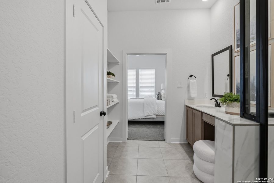 Furnished interior view inside a new home in The Crossvine – Garden Homes, Schertz (Image 28). Furnished interior view inside a new home in The Crossvine – Garden Homes, Schertz (Image 28).
