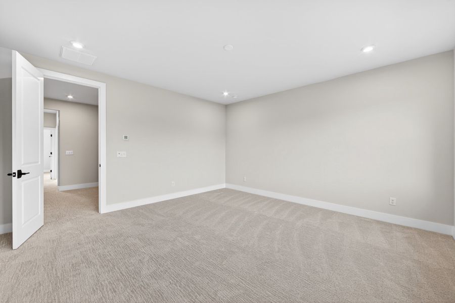 Spacious, unfurnished interior of a new home in Seven Oaks, Belmont (Image 37).