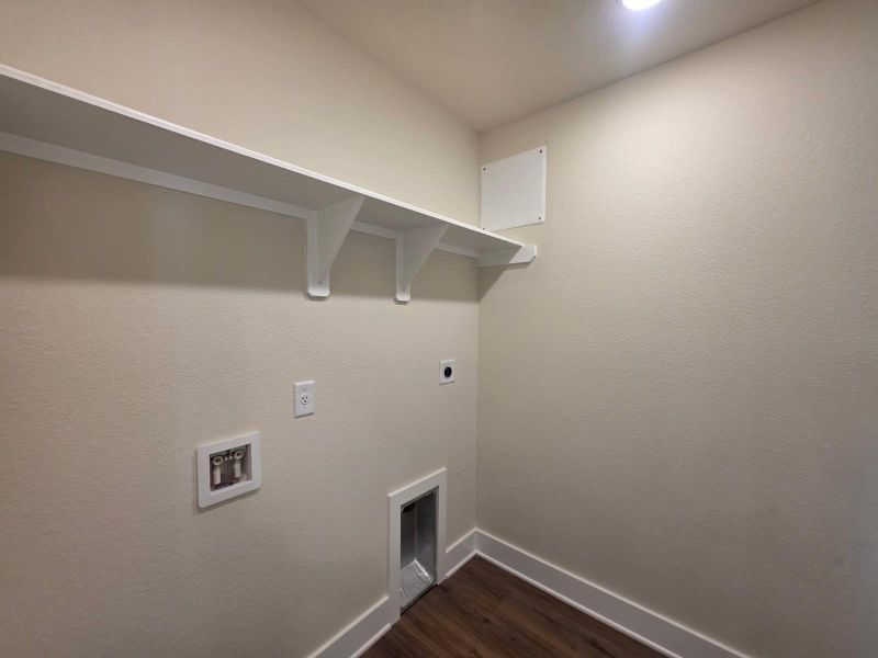 Spacious, unfurnished interior of a new home in , Brenham (Image 12).