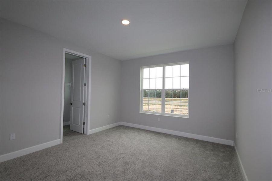 Spacious, unfurnished interior of a new home in Willow Run, Apopka (Image 25).