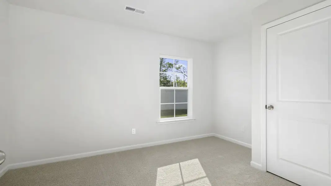Spacious, unfurnished interior of a new home in Willow Mill, Thomasville (Image 12).