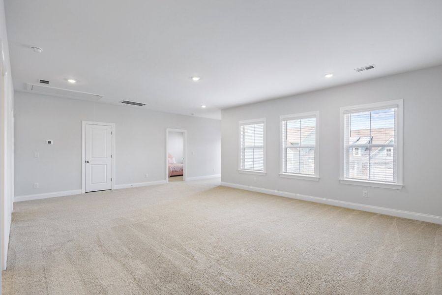 Spacious, unfurnished interior of a new home in Tidewater at Lakes of Cane Bay, Summerville (Image 55).