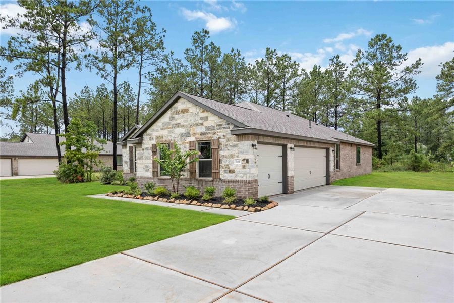Front exterior of a new home in Deer Pines, Conroe, TX, highlighting curb appeal (Image 19).