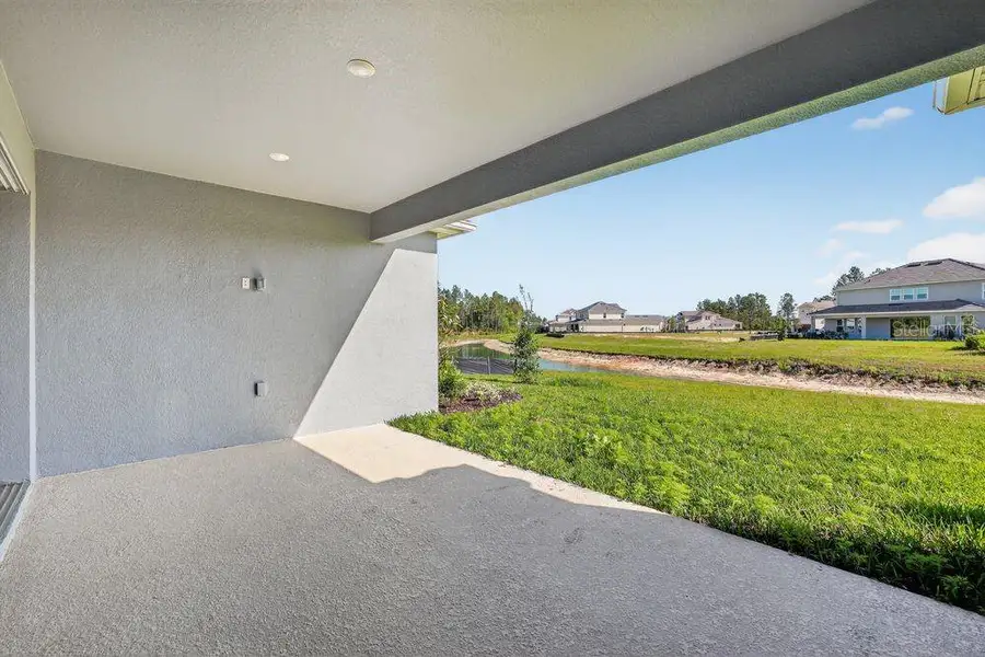 Exterior details and patio area of a home in Hammock at Two Rivers, Zephyrhills (Image 3).