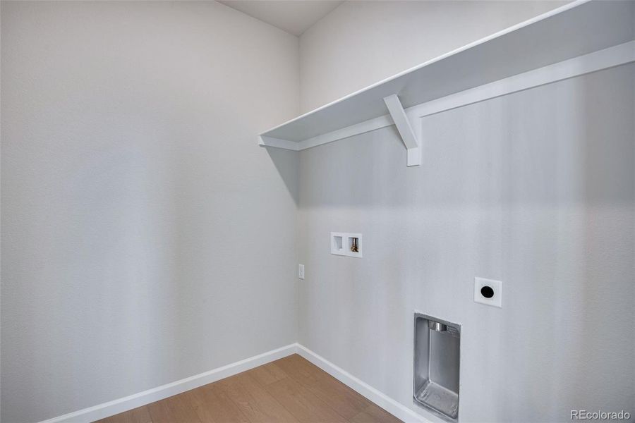 Spacious, unfurnished interior of a new home in Prelude at Sterling Ranch, Littleton (Image 36).