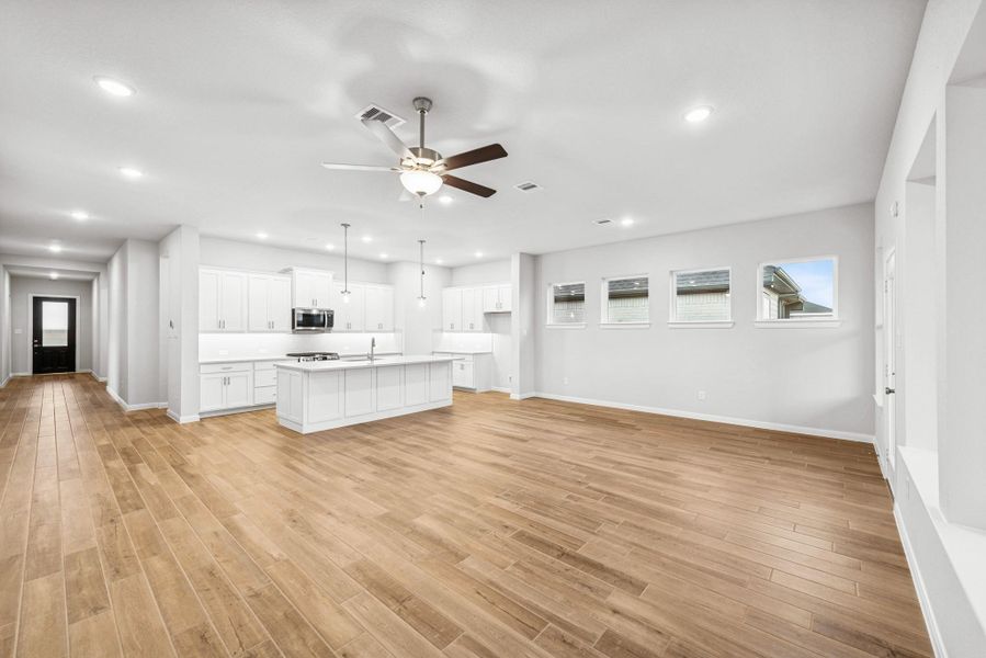 Spacious, unfurnished interior of a new home in The Grand Prairie 50’, Hockley (Image 22).