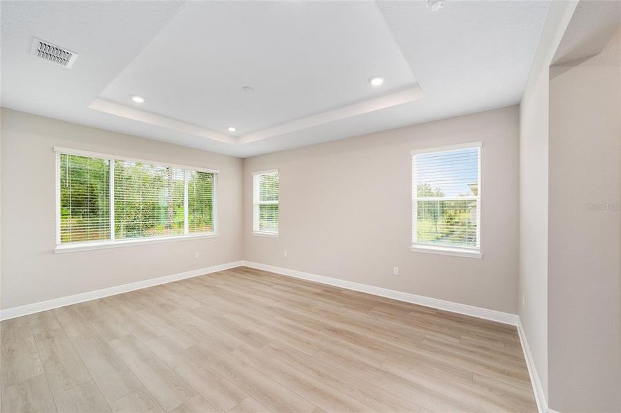 Spacious, unfurnished interior of a new home in , Ocala (Image 14).