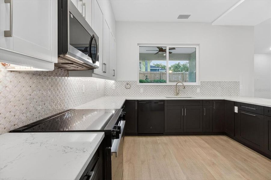 Furnished interior view inside a new home in , Tarpon Springs (Image 6).