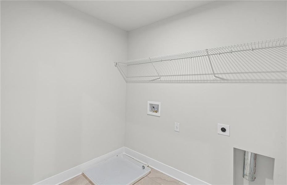 Spacious, unfurnished interior of a new home in Creekside at Skelton, Jefferson (Image 18).