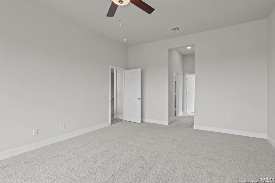 Spacious, unfurnished interior of a new home in Homestead, Schertz (Image 27).