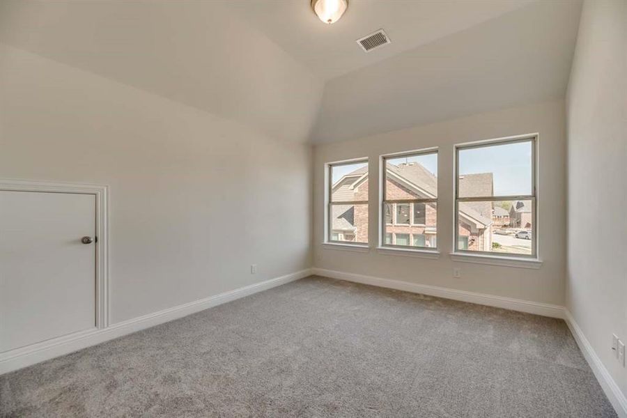 Spacious, unfurnished interior of a new home in Lake Forest, McKinney (Image 12).