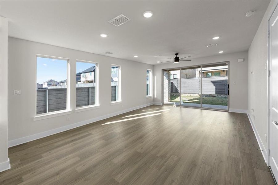 09. 1117 Amaryllis - Dining