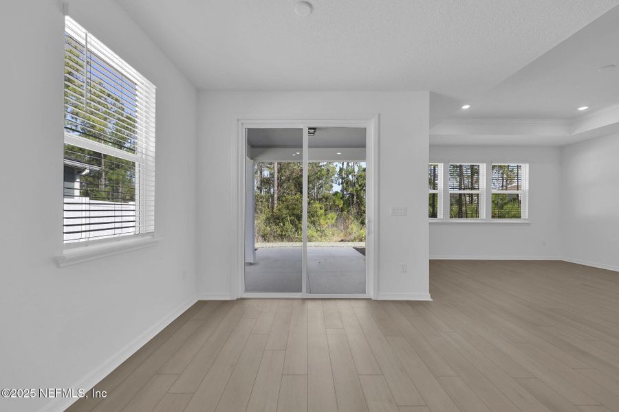 Spacious, unfurnished interior of a new home in Bradley Creek, Green Cove Springs (Image 31).