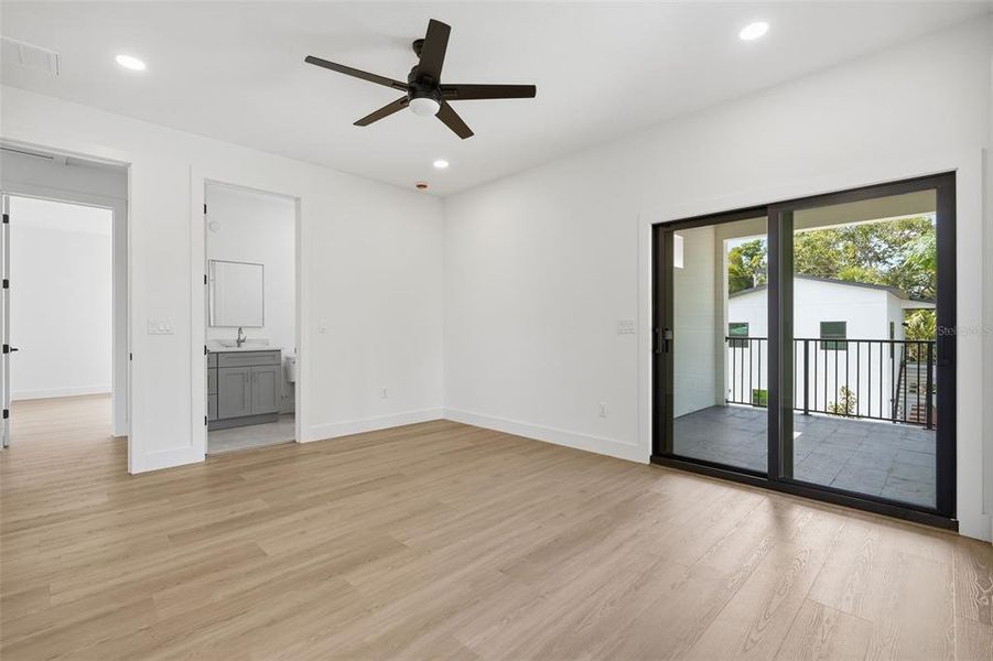 Spacious, unfurnished interior of a new home in , St. Petersburg (Image 58). Spacious, unfurnished interior of a new home in , St. Petersburg (Image 58).
