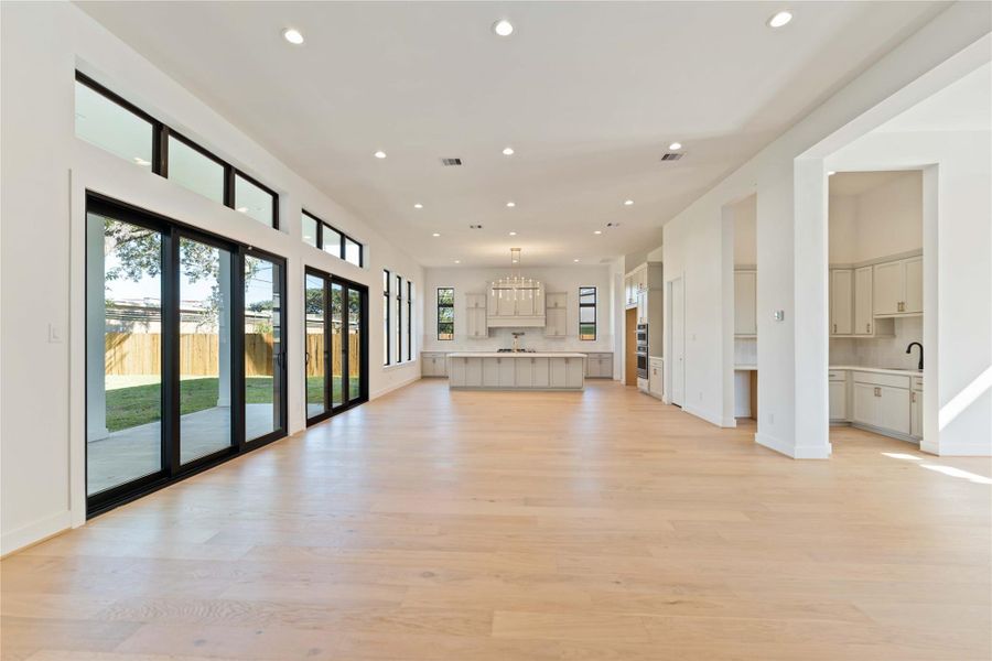 Spacious, unfurnished interior of a new home in , Houston (Image 15).