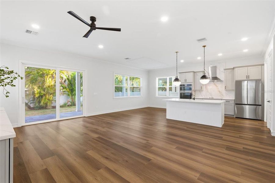 Spacious, unfurnished interior of a new home in , St. Petersburg (Image 24).