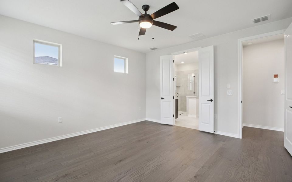 Spacious, unfurnished interior of a new home in Kissing Tree, San Marcos (Image 10).