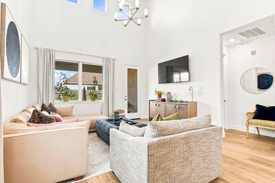 Furnished interior view inside a new home in Sienna 40', Missouri City (Image 44).