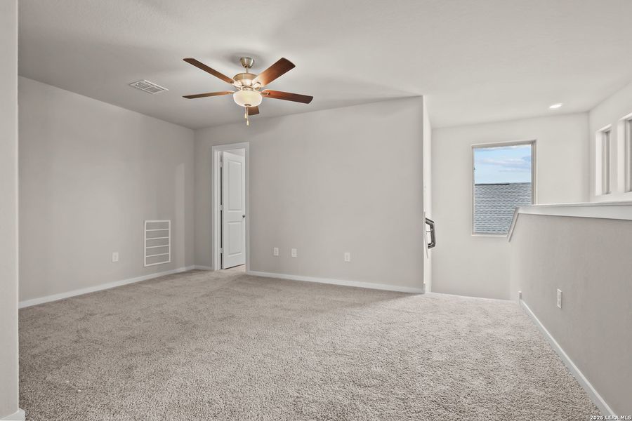 Spacious, unfurnished interior of a new home in The Parklands, Schertz (Image 27).