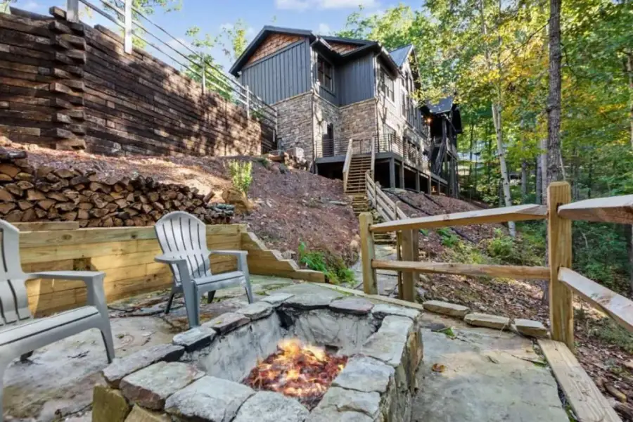 Image 52 of a home in .
