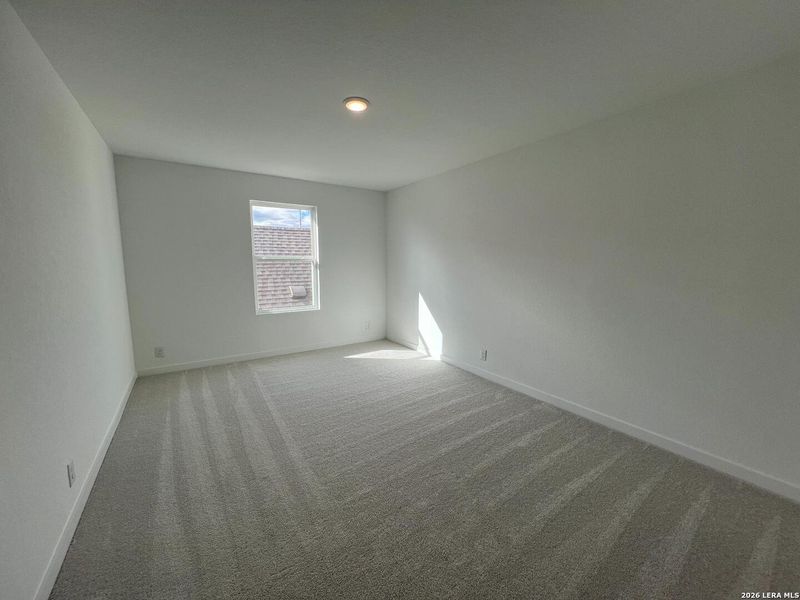 Spacious, unfurnished interior of a new home in Nopal Valley, San Antonio (Image 28).