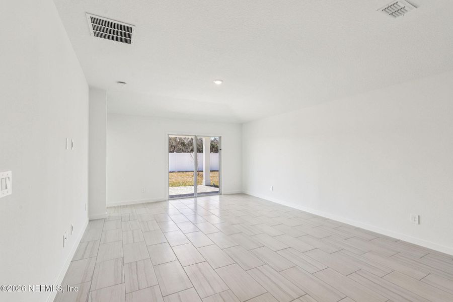 Spacious, unfurnished interior of a new home in Colbert Landings, Palm Coast (Image 34).