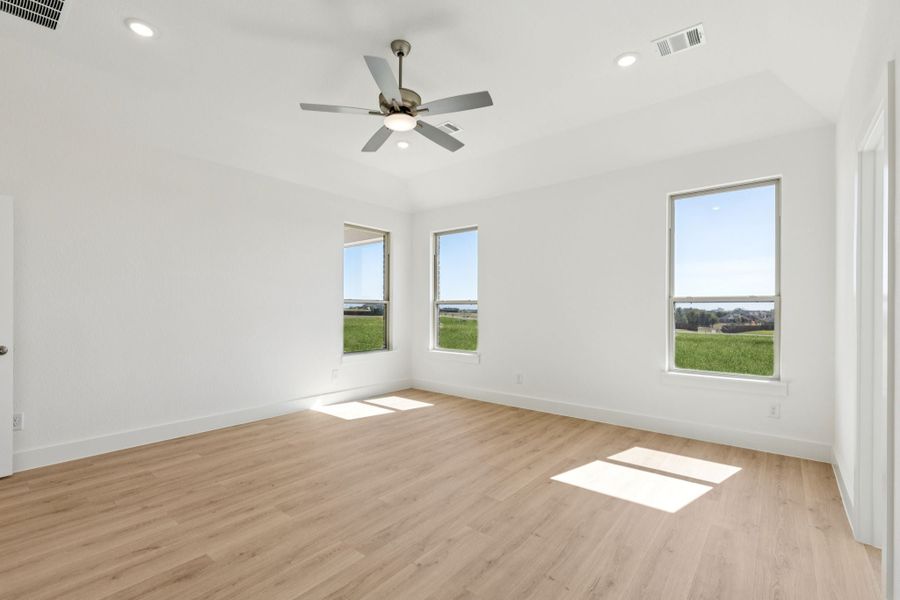 Representative unfurnished interior of a home built from the Halsted by Centre Living Homes in Lakeway Estates, Waxahachie (Image 32).